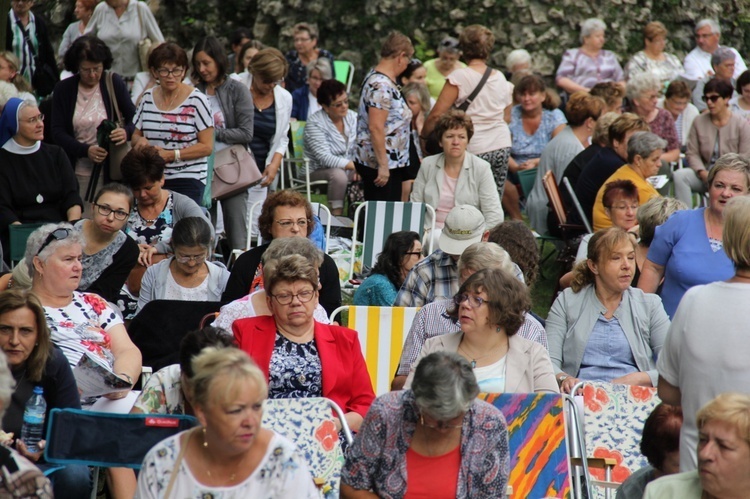 Piekary Śląskie: trwa pielgrzymka stanowa kobiet i dziewcząt [ZDJĘCIA]