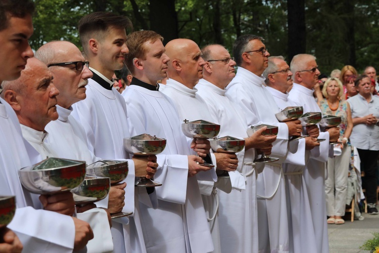 Piekarska pielgrzymka kobiet część 1.