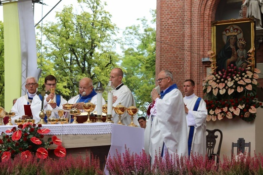 Piekarska pielgrzymka kobiet część 1.