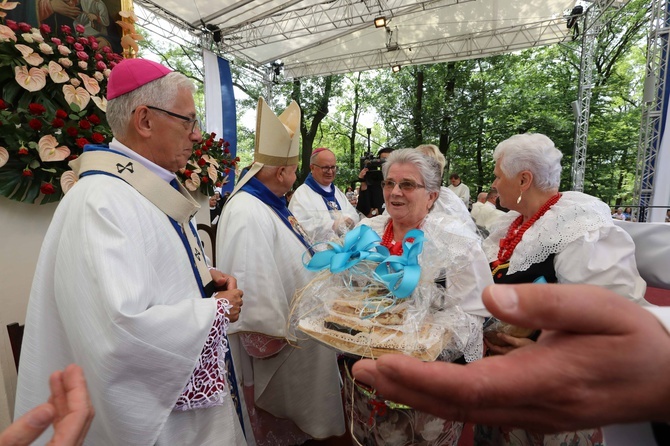 Piekarska pielgrzymka kobiet część 1.