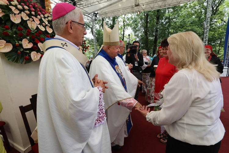 Piekarska pielgrzymka kobiet część 1.