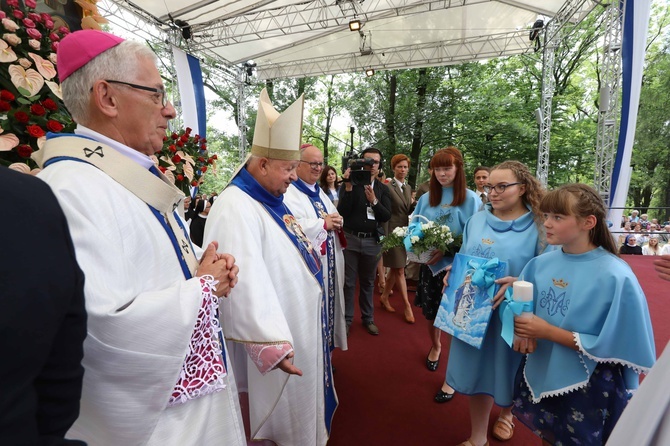 Piekarska pielgrzymka kobiet część 1.