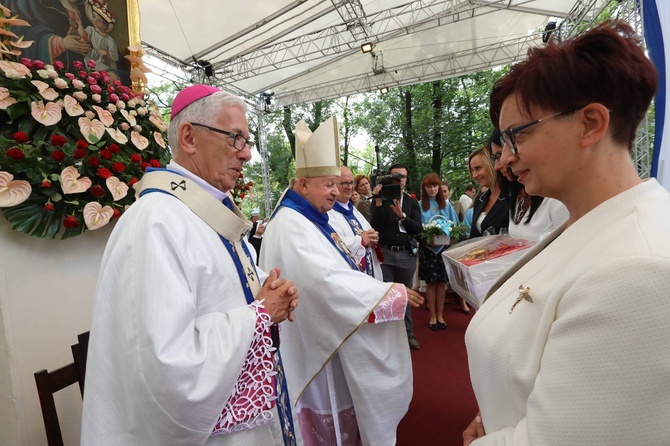 Piekarska pielgrzymka kobiet część 1.