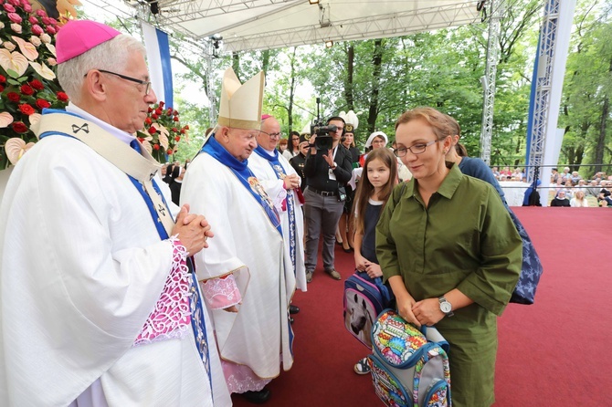 Piekarska pielgrzymka kobiet część 1.