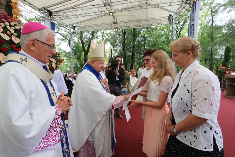 Piekarska pielgrzymka kobiet część 1.