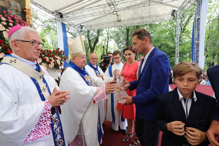 Piekarska pielgrzymka kobiet część 1.