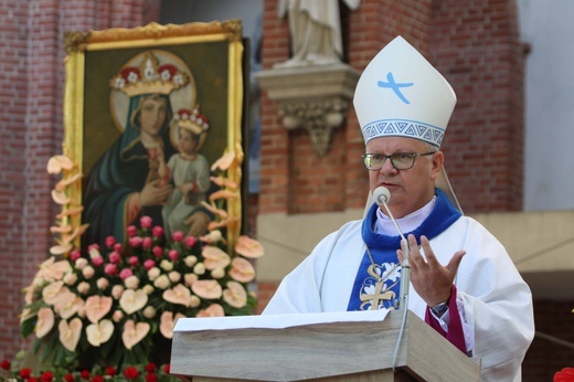 Piekarska pielgrzymka kobiet część 1.