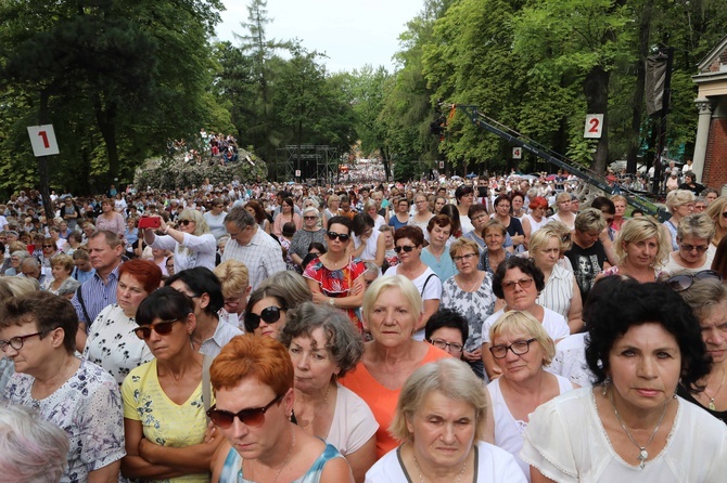 Piekarska pielgrzymka kobiet część 1.