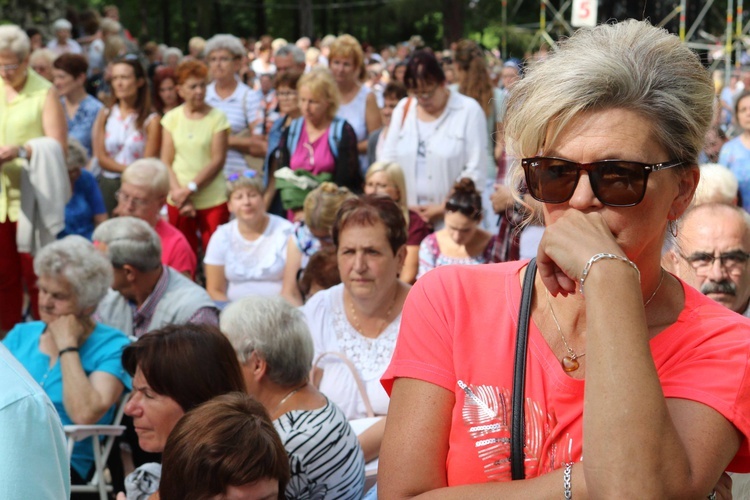 Piekarska pielgrzymka kobiet część 1.