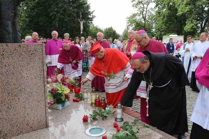 Piekarska pielgrzymka kobiet część 1.