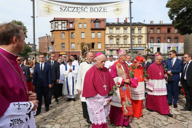 Piekarska pielgrzymka kobiet część 1.