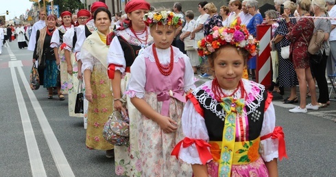 Piekarska pielgrzymka kobiet część 1.