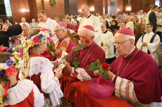 Piekarska pielgrzymka kobiet część 1.