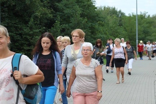 Piekarska pielgrzymka kobiet część 1.