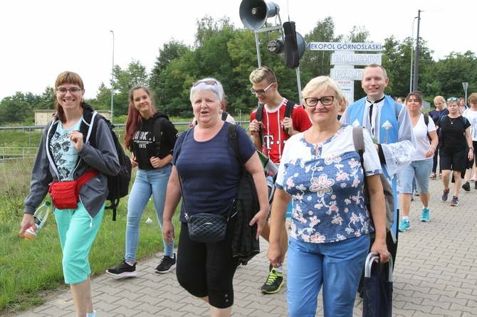 Piekarska pielgrzymka kobiet część 1.