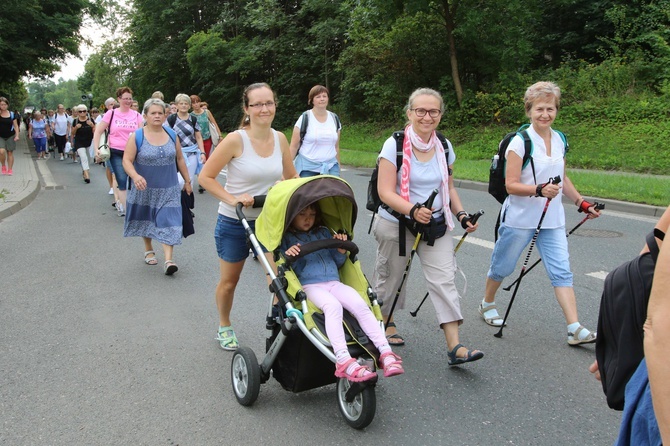 Piekarska pielgrzymka kobiet część 1.