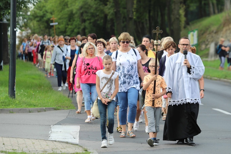 Piekarska pielgrzymka kobiet część 1.