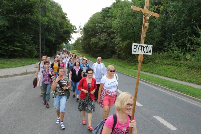 Piekarska pielgrzymka kobiet część 1.