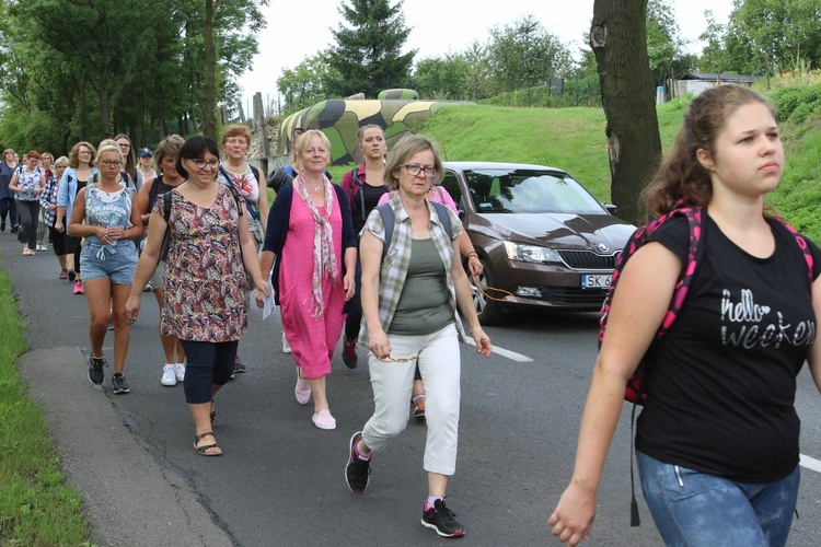 Piekarska pielgrzymka kobiet część 1.