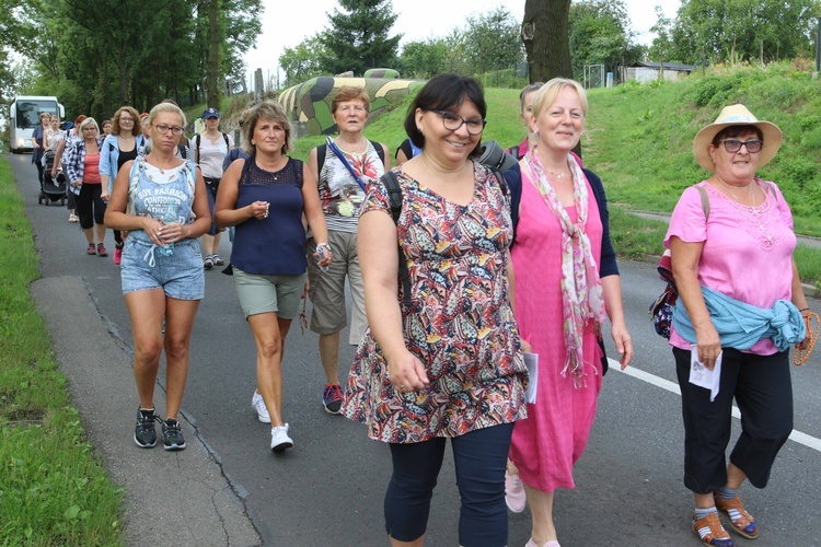 Piekarska pielgrzymka kobiet część 1.