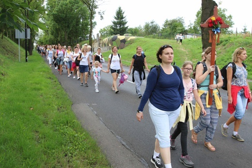 Piekarska pielgrzymka kobiet część 1.