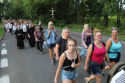 Piekarska pielgrzymka kobiet część 1.