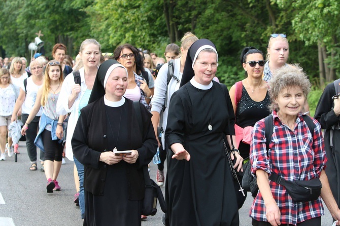 Piekarska pielgrzymka kobiet część 1.