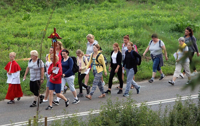 Piekarska pielgrzymka kobiet część 1.