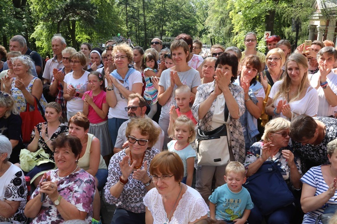 Piekarska pielgrzymka kobiet część 2.