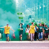 Spektakularne wejście grup na szczyt Jasnej Góry.