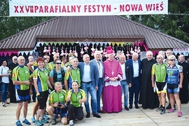 Sławy ogólnopolskiego kolarstwa oraz grupy lokalne od lat wspierają Nową Wieś.
