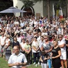 Tysiące osób uczestniczyły w uroczystej Mszy św. pod przewodnictwem bp. Edwarda Dajczaka.