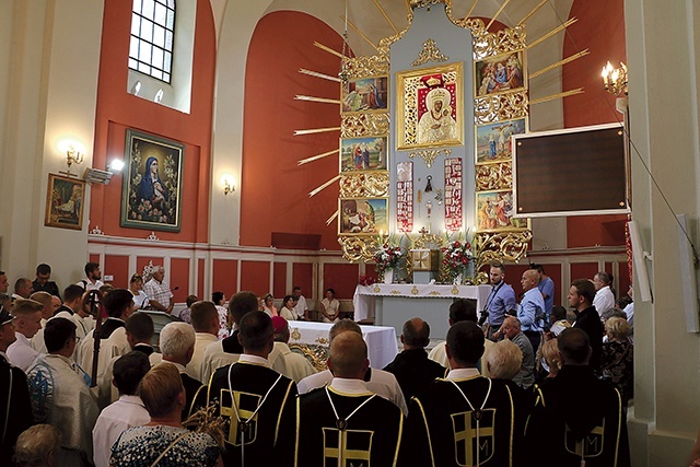 Szczególny i uroczysty akt był dopełnieniem zawierzenia diecezji sprzed 300 lat, którego dokonał bp Ludwik Załuski.