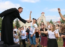 Koncert uwielbienia to stały element spotkań wspólnoty.