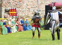 Starcia wojów oceniały panny dworskie.