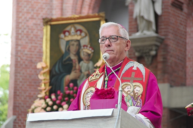 Abp Wiktor Skworc mówił między innymi o potrzebach środowiska, wolnych niedzielach i ochronie dzieci w Kościele.