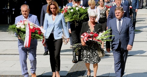 Działacze KO na tegorocznych obchodach Święta Wojska Polskiego w Radomiu.