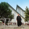 Ks. Bogdan Stelmach  od trzech jest lat proboszczem parafii i kustoszem sanktuarium Matki Bożej Pocieszenia.
