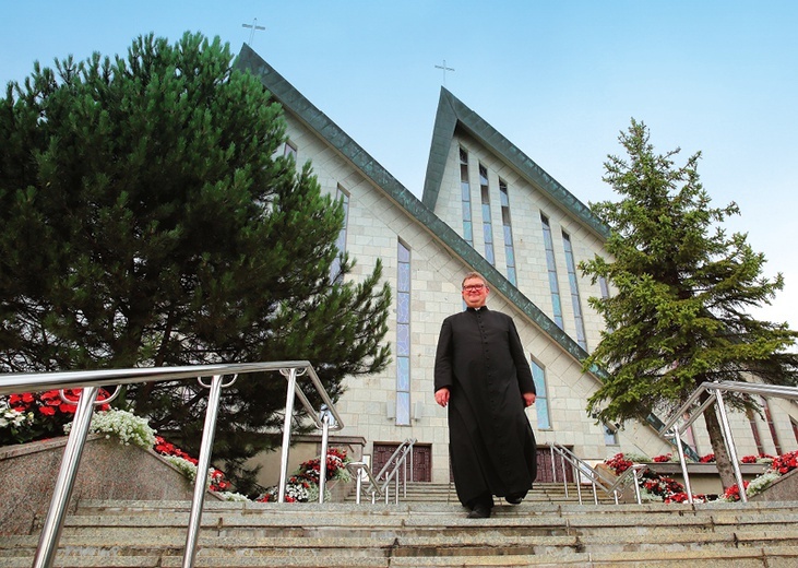 Ks. Bogdan Stelmach  od trzech jest lat proboszczem parafii i kustoszem sanktuarium Matki Bożej Pocieszenia.