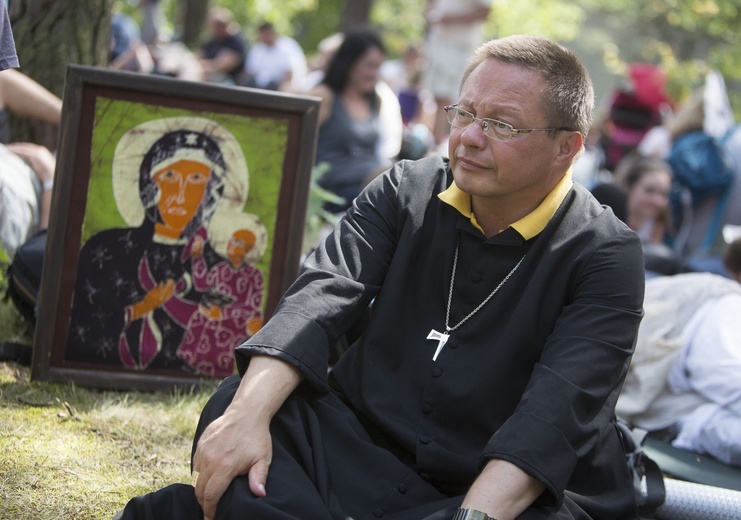 Abp Ryś: na pielgrzymce każdy człowiek może wziąć odpowiedzialność za innych 