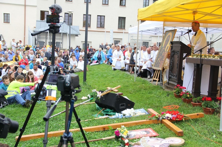 Msza św. w Miechowie i adoracja w Charsznicy (część A)