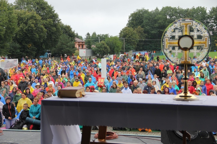 Msza św. i adoracja w Charsznicy (część B)