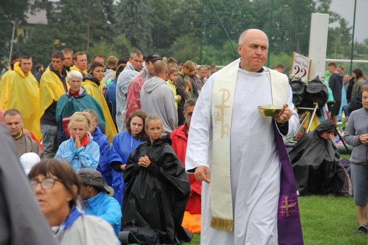 Msza św. i adoracja w Charsznicy (część B)