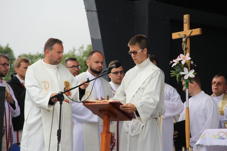 Msza św. i adoracja w Charsznicy (część B)