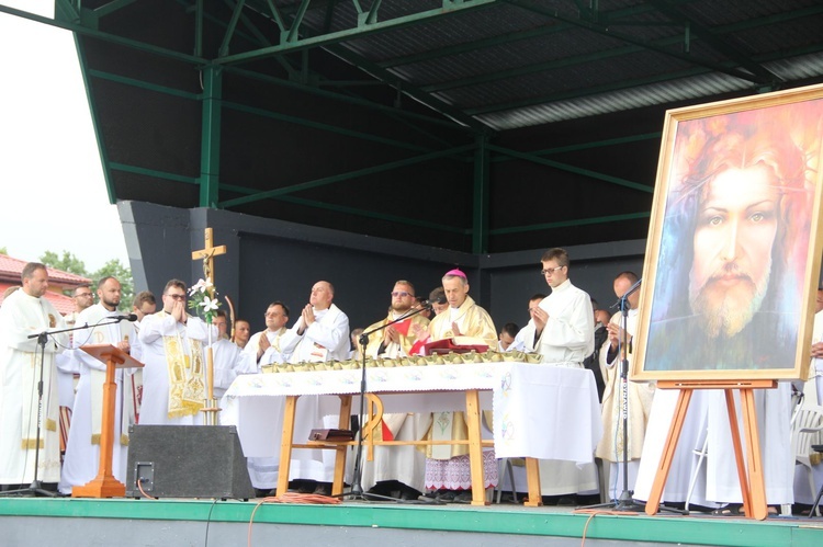 Msza św. i adoracja w Charsznicy (część B)