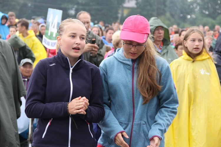 Msza św. i adoracja w Charsznicy (część B)