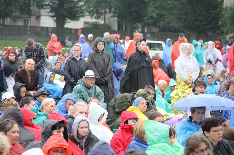 Msza św. i adoracja w Charsznicy (część B)