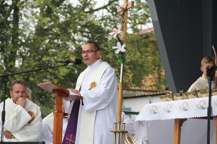 Msza św. i adoracja w Charsznicy (część B)