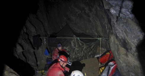 Ratownicy dotarli do ciał poszukiwanych grotołazów w Jaskini Wielkiej Śnieżnej