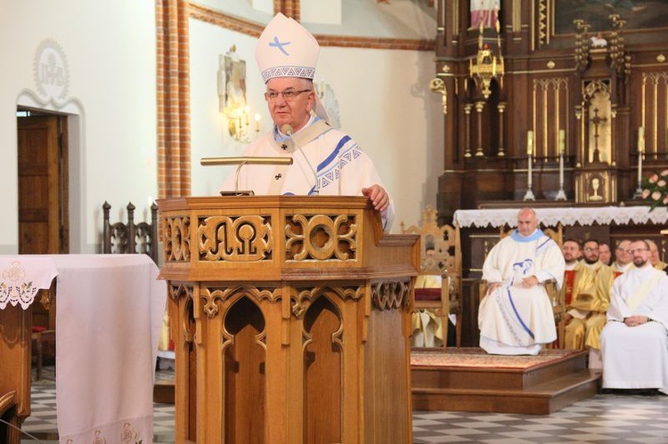 Msza św. z abp. Stanisławem Budzikiem w czasie SMAL